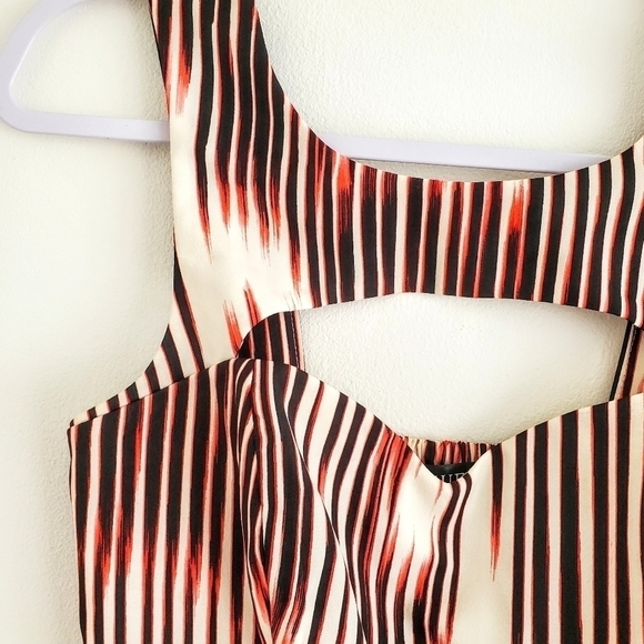 HOST PICK 🎉GUESS Los Angeles Striped Sleeveless Peek a Boo Mini Dress Sz 2 - Picture 3 of 13